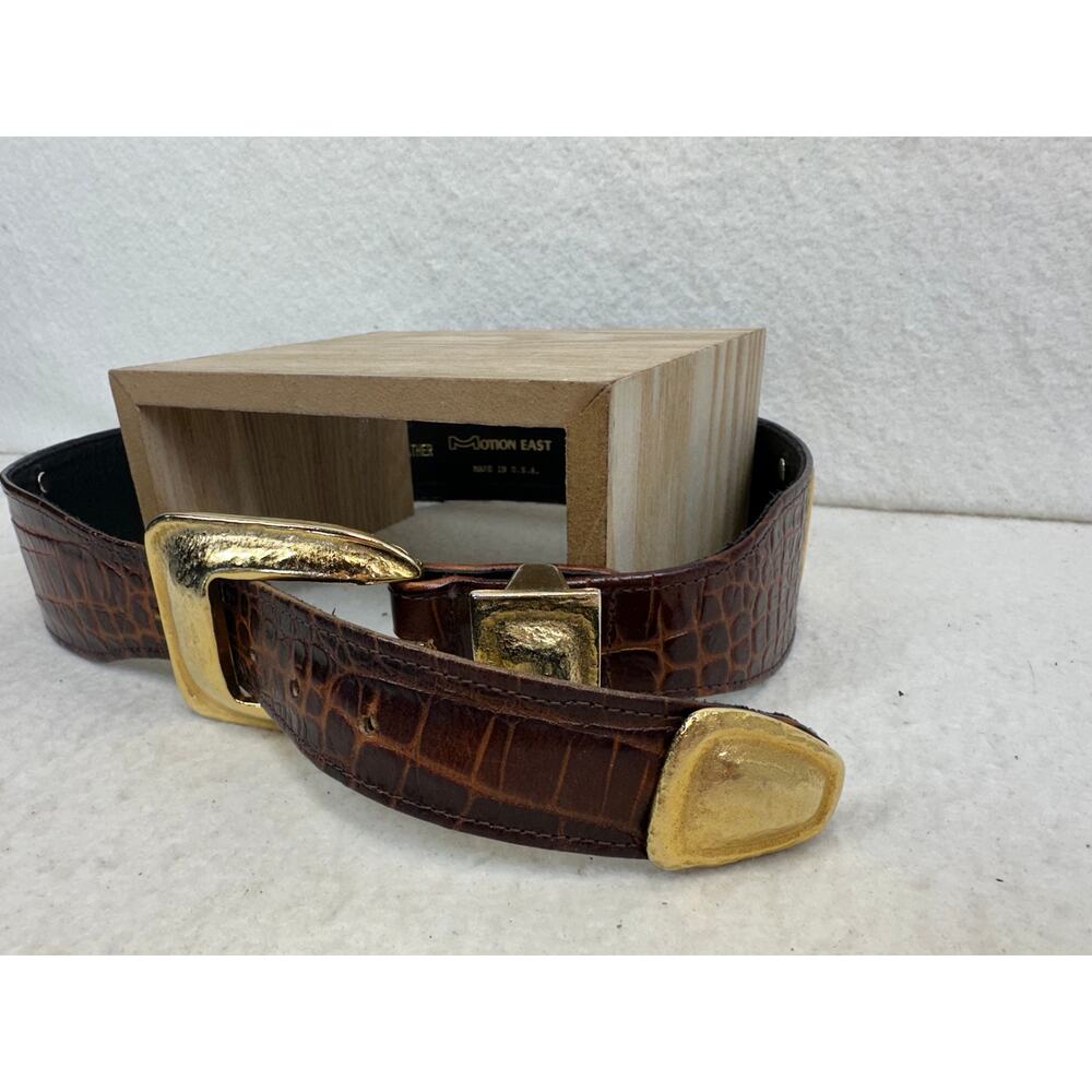 Brown Women's Crococile-Embossed Leather Belt Large Polished Gold Buckle Size SM - Picture 7 of 10